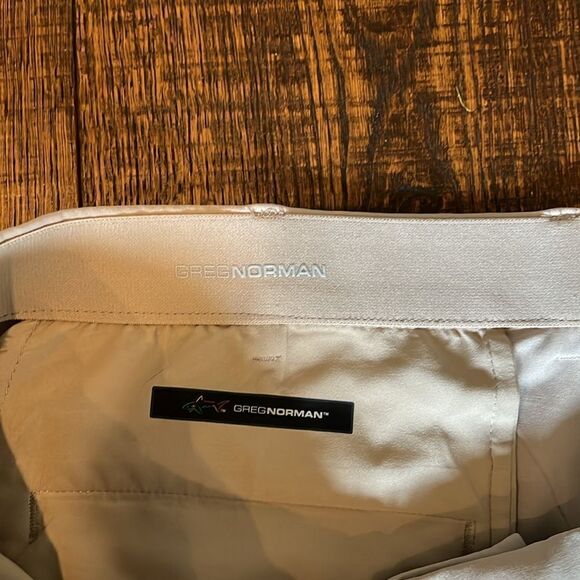 Greg Norman size 42 khaki golf shorts for men. Like new. MST101 - Picture 6 of 7